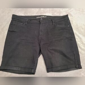 Universal Thread black Jean shorts, Sz 22WR